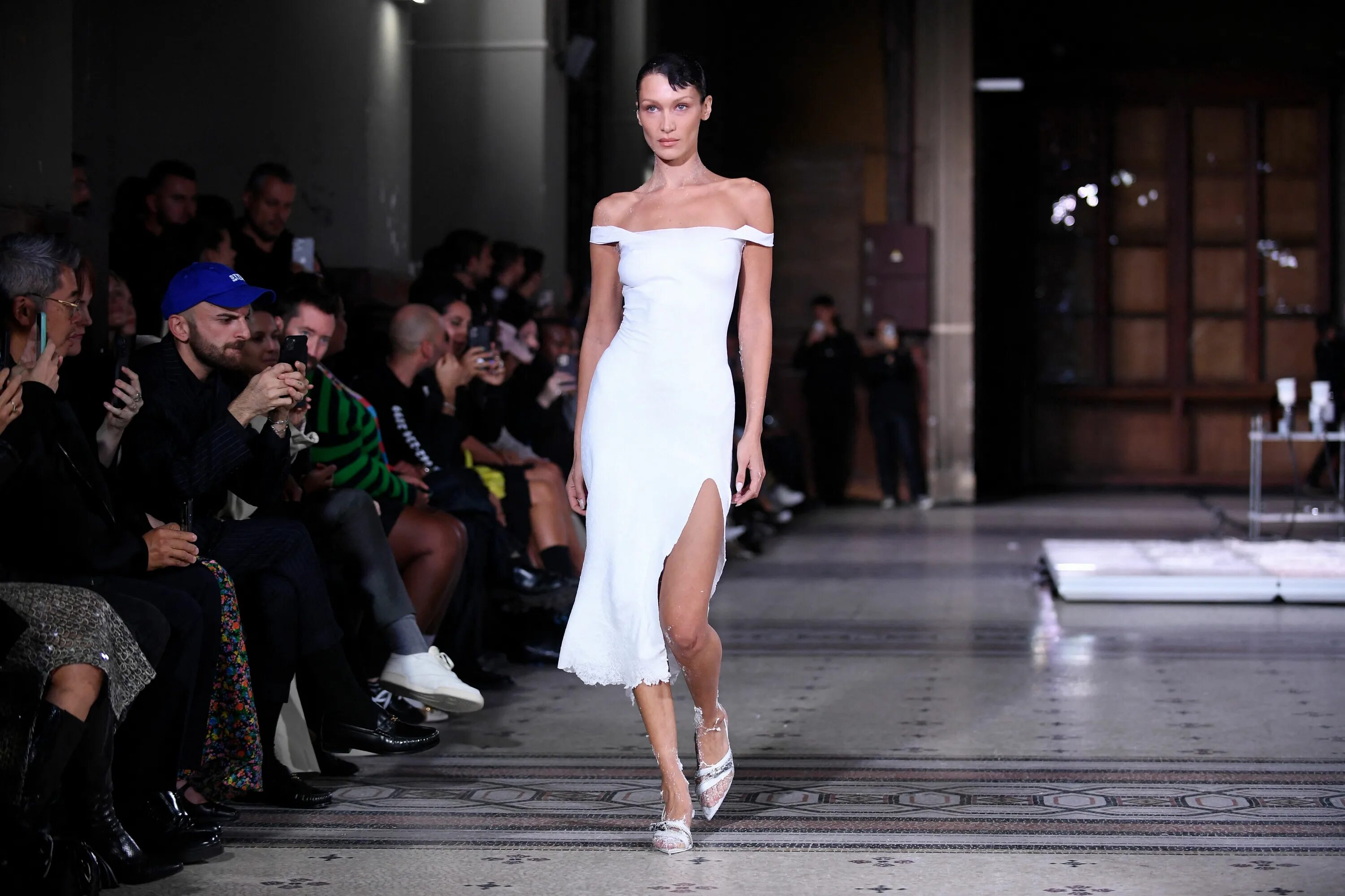 Платья женские мода 2024 фото Bella Hadid has dress spray-painted on at Paris Fashion Week