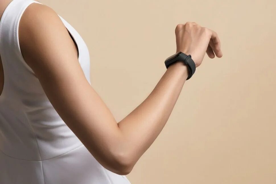 Плечо руки фото Фитнес-браслет Mi Band 3, черный Процвет