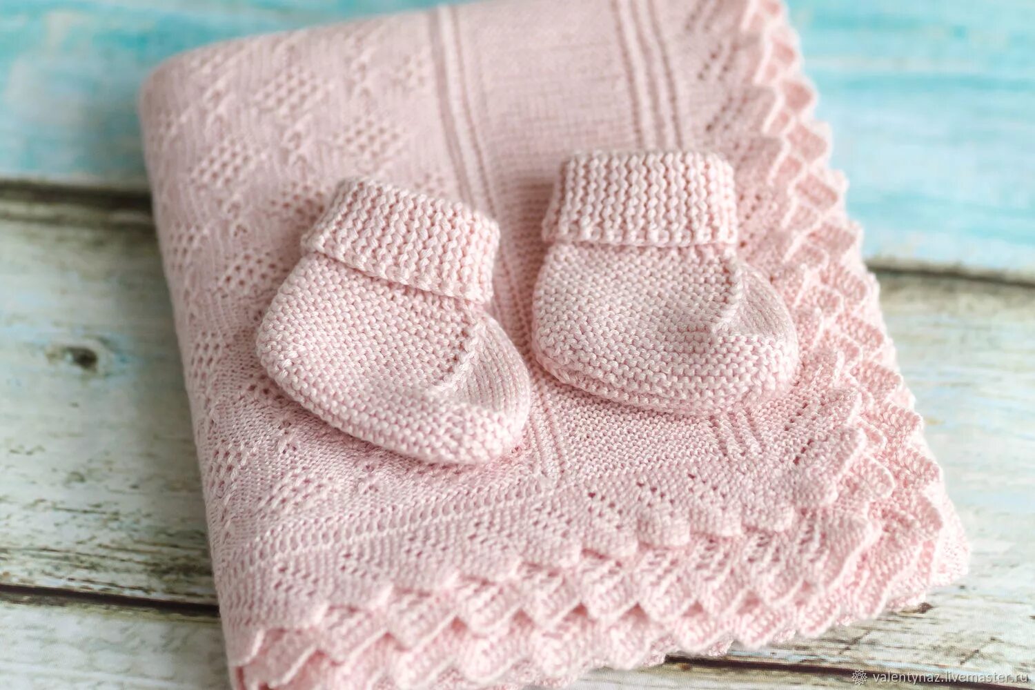 Плед для новорожденного спицами схемы фото Плед для новорожденного с пинетками - заказать на Ярмарке Мастеров - K3VO2RU Пле