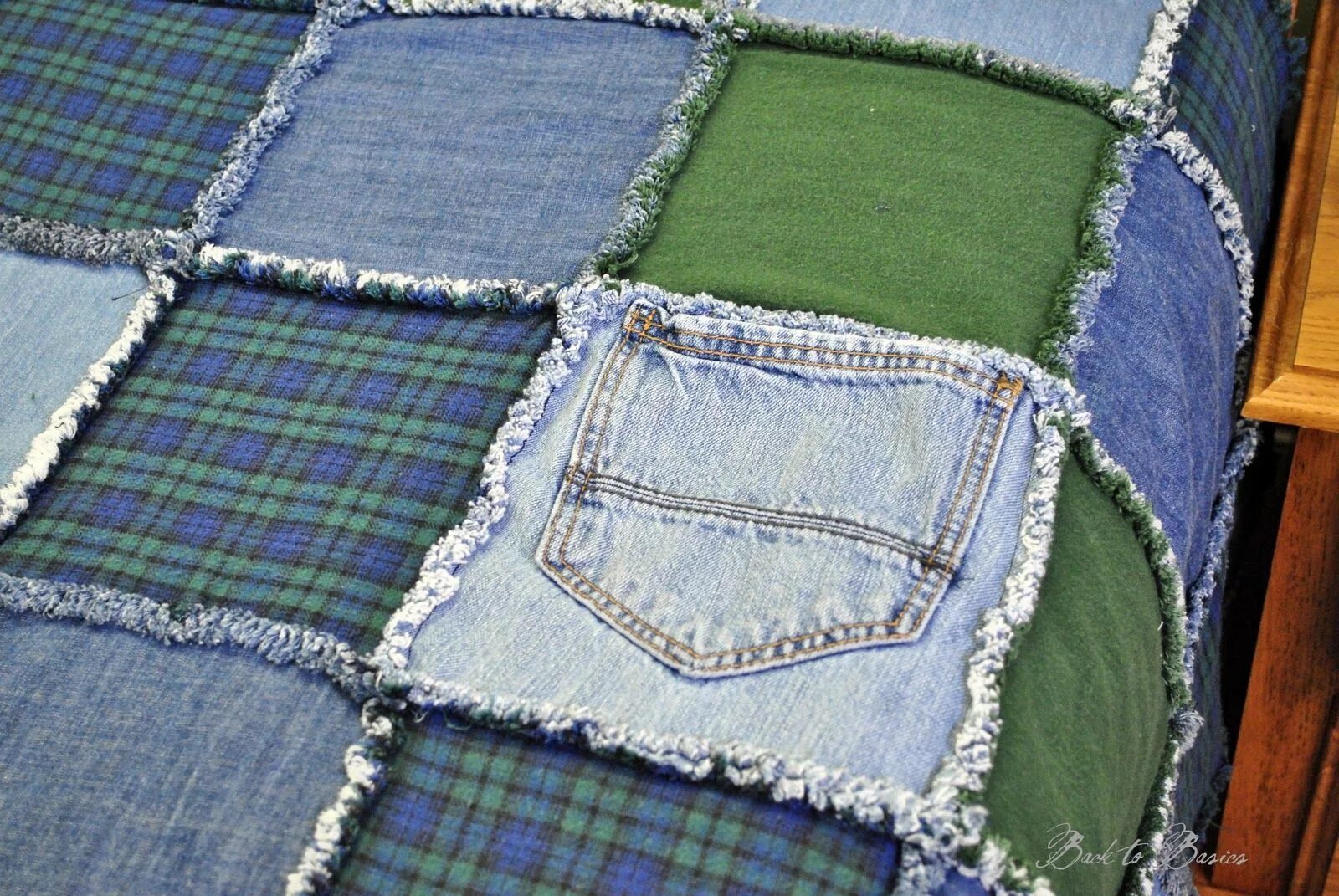 Плед из джинсов фото Back to Basics: A Rag Quilt for Mac Denim quilt, Blue jean quilts, Denim rag qui
