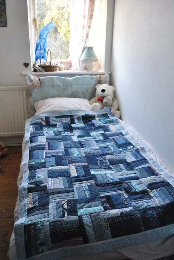 Плед из джинсов фото Denim Blue Country Cottage / Shabby Chic Patchwork Quilt Bed Runner Throw Custom
