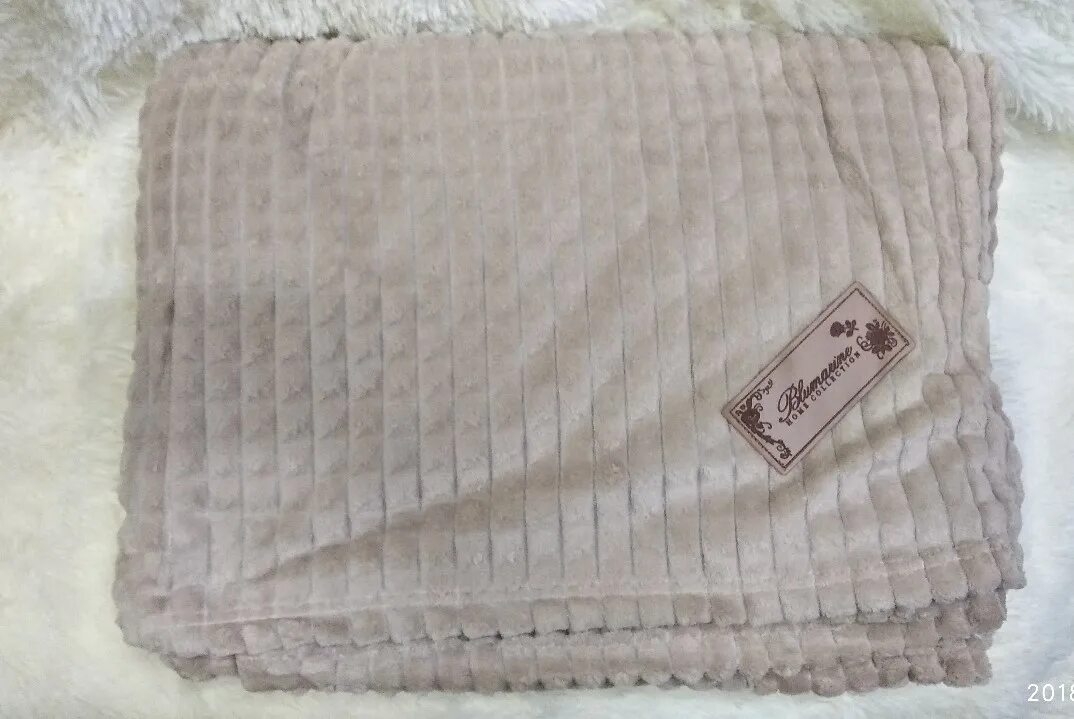 Плед из магнит косметик фото Плед из бамбук-кубик однотонный