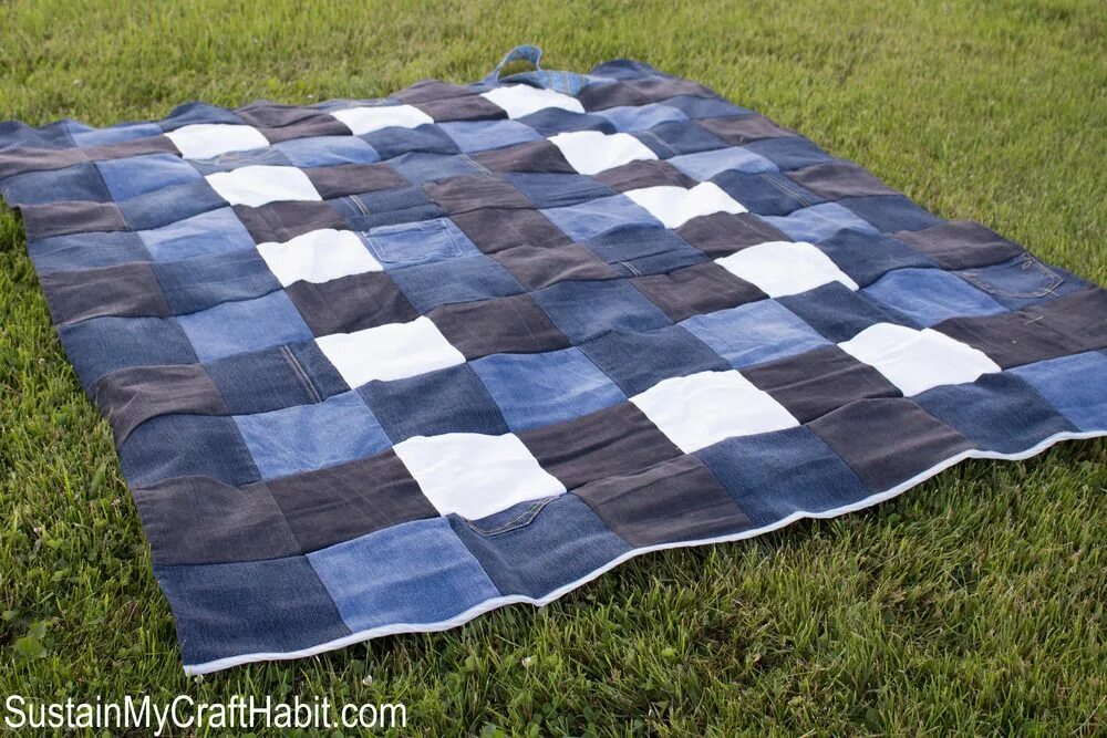 Плед из старых джинсов своими руками фото DIY Repurposed Denim Checkered Picnic Blanket Picnic blanket diy, Picnic blanket