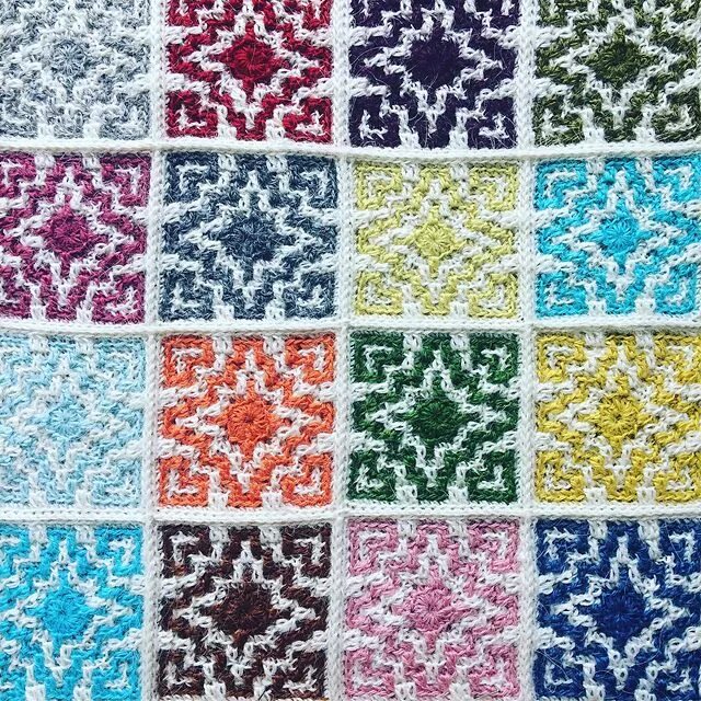 Плед мозаичное вязание крючком схемы и описание Saga pattern by Tinna Thórudóttir Crochet patterns free blanket, Easy crochet bl