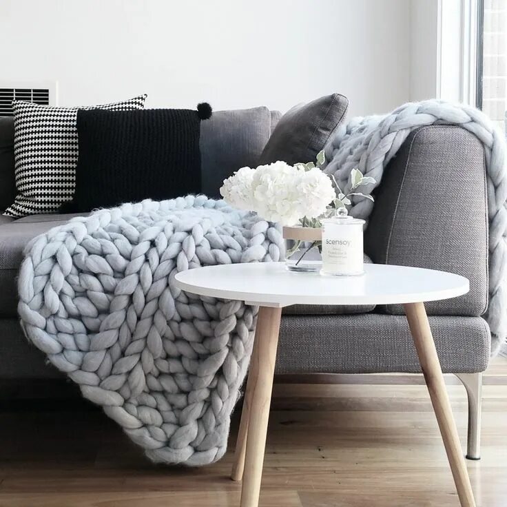 Плед на диване в интерьере современном стиле Knit throw blanket Grey throw rug, Cable knit throw blanket, Chunky knit blanket