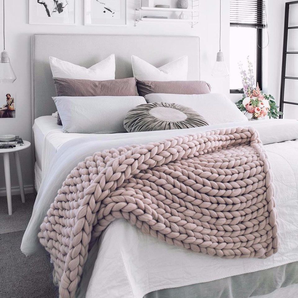 Плед в интерьере спальни Decoração Category Manu Luize Quarto decorado, Roupa de cama, Decoração de camas