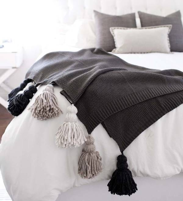 Плед в спальню фото Стильный вязаный плед своими руками с кисточками Tassel blankets, Blanket, Tasse