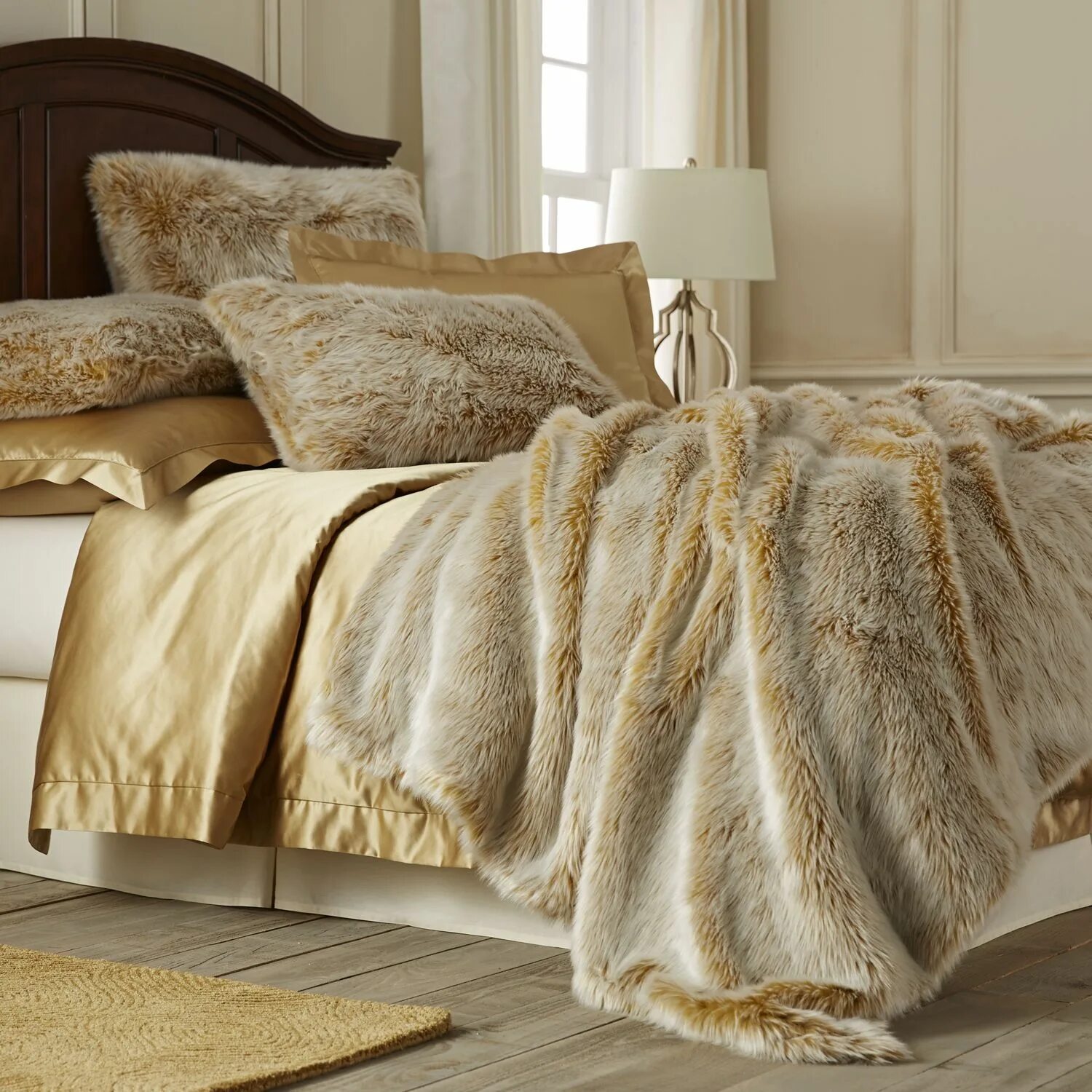 Плед в спальню фото Gold Ombre Luxe Faux Fur Ombre Blanket & Sham in 2019 Faux fur blanket, Faux fur