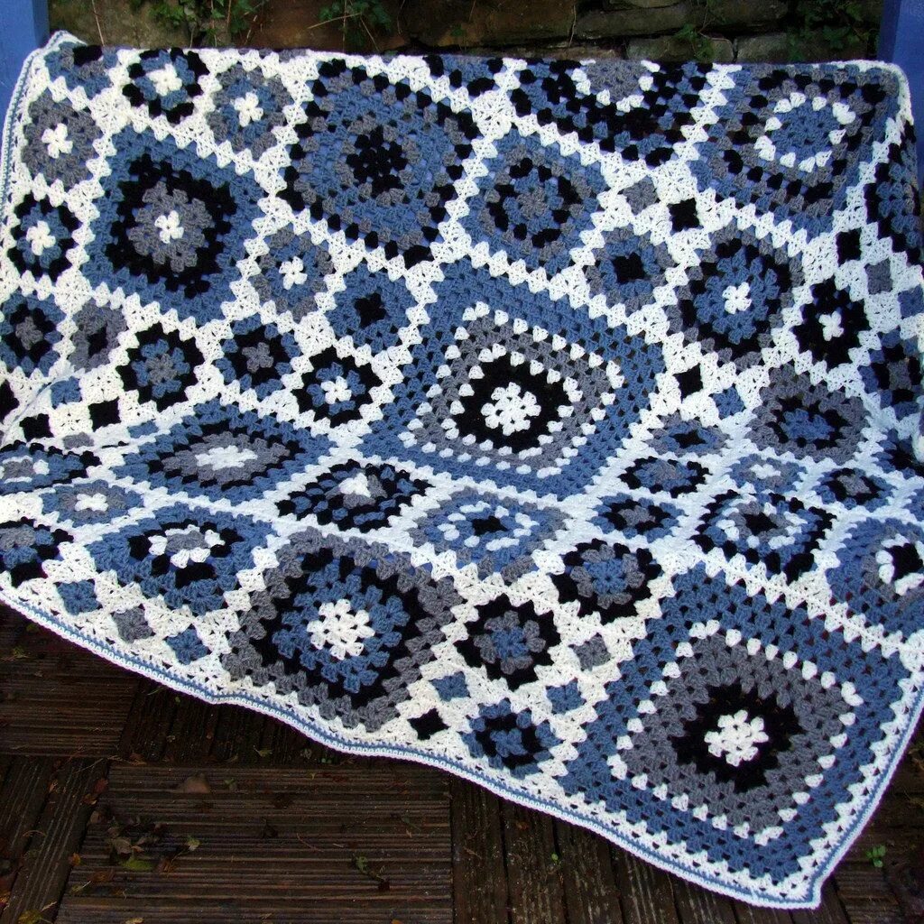 Пледы крючком фото схемы Granny Square Blanket Crochet square patterns, Crochet quilt, Crochet throw