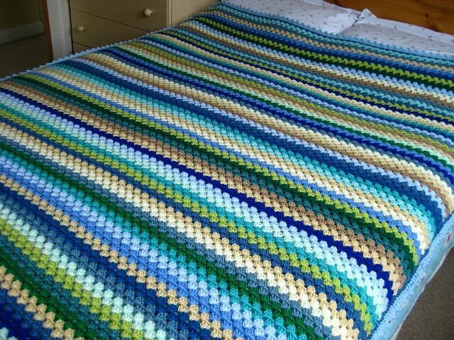 Пледы крючком фото схемы Finished Granny Stripe Blanket Granny stripe blanket, Crochet blanket patterns, 