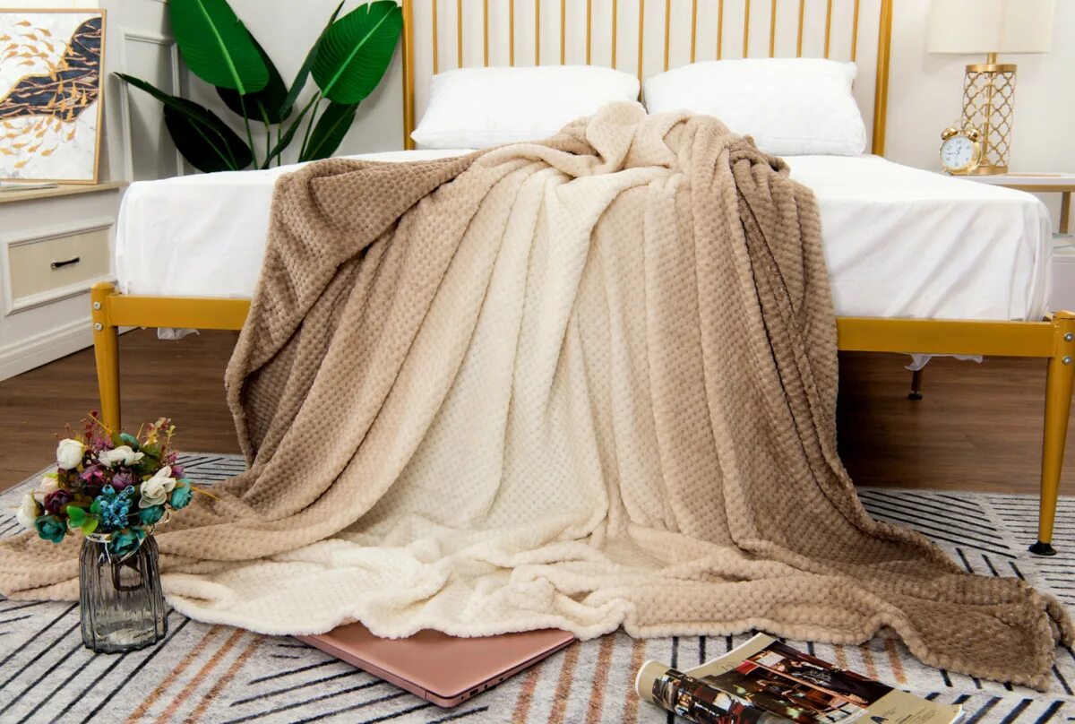 Пледы в интерьере фото Купить пледы из биополярной ткани
