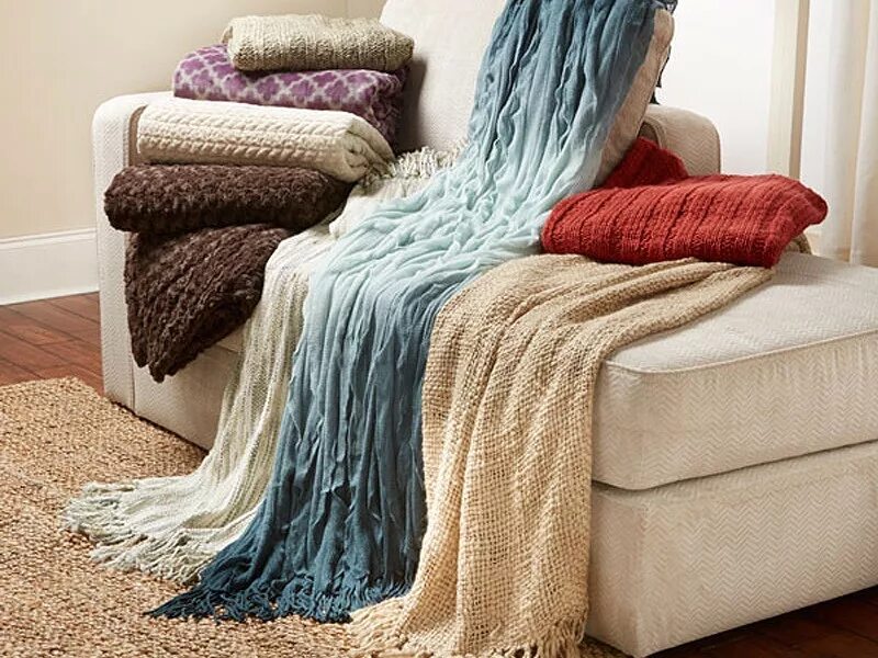 Пледы в интерьере фото Покрывало на диван (84 фото): обзор гобеленовых накидок и вязаных пледов, выбор 