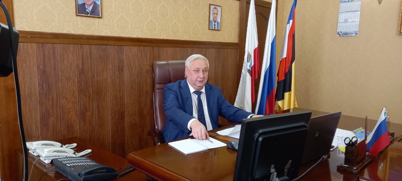 Плеханов дмитрий новоузенск фото Глава Энгельсского района Дмитрий Плеханов пообщался по телефону с родными мобил
