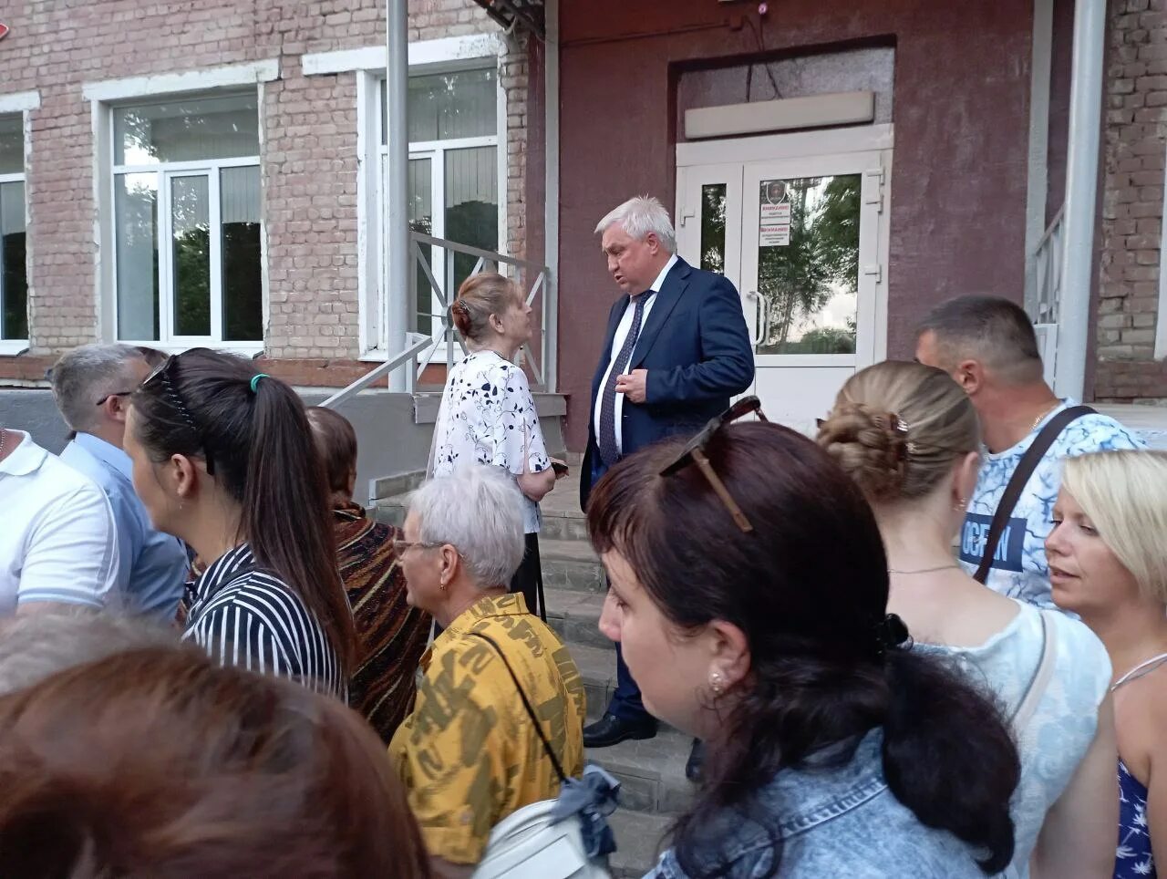Плеханов энгельс фото Дмитрий Плеханов встретился с жителями Лётного городка