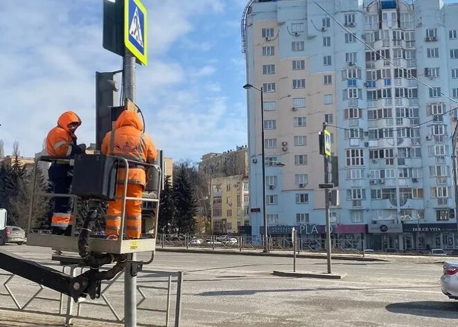 Плехановский спуск липецк фото На Плехановском спуске появился светофор по LipetskMedia.ru