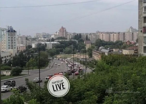 Плехановский спуск липецк фото Утро пятницы в Липецке: Петровский спуск закрыт, на Плехановском огромная пробка