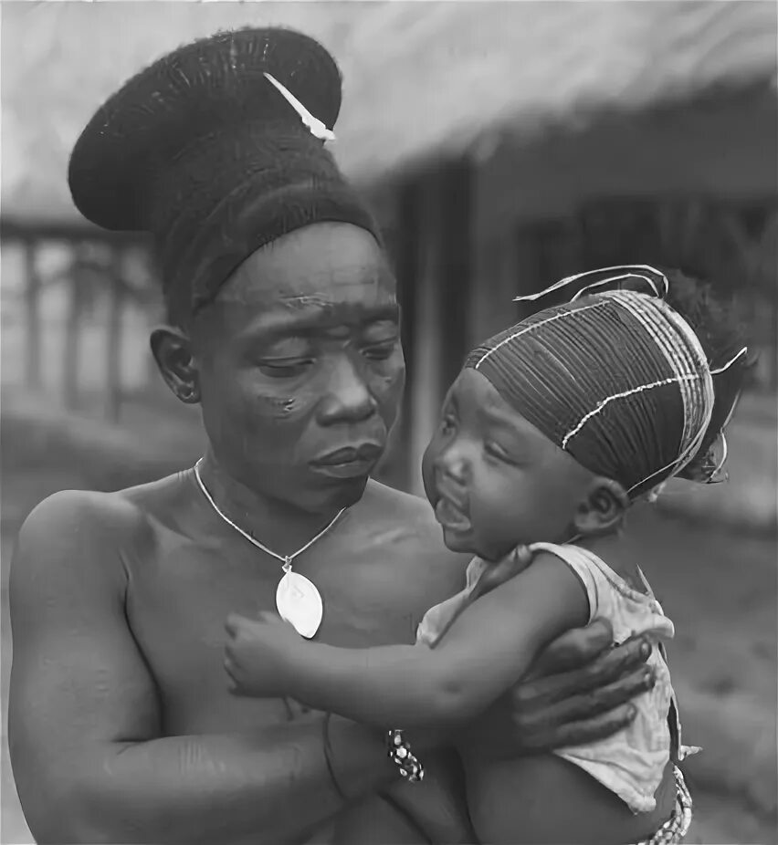 Племя мангбету удлинение черепа фото Mangbetu Belgian congo, Body modifications, Cut her hair