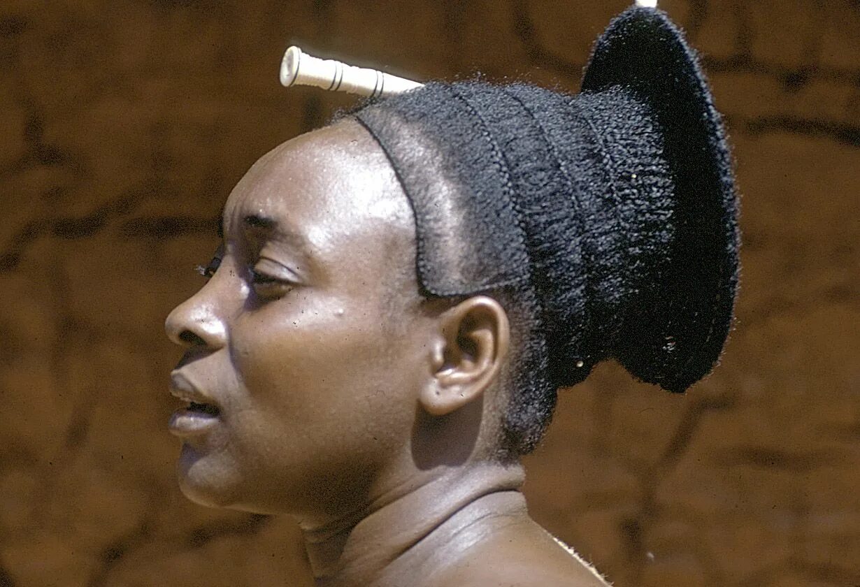 Племя мангбету удлинение черепа фото Mangbetu African hairstyles, Hair styles, Ethnic hairstyles
