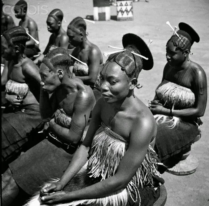 Племя мангбету удлинение черепа фото An elongated head was an ideal of beauty among the Mangbetu people, 1930 - Rare 