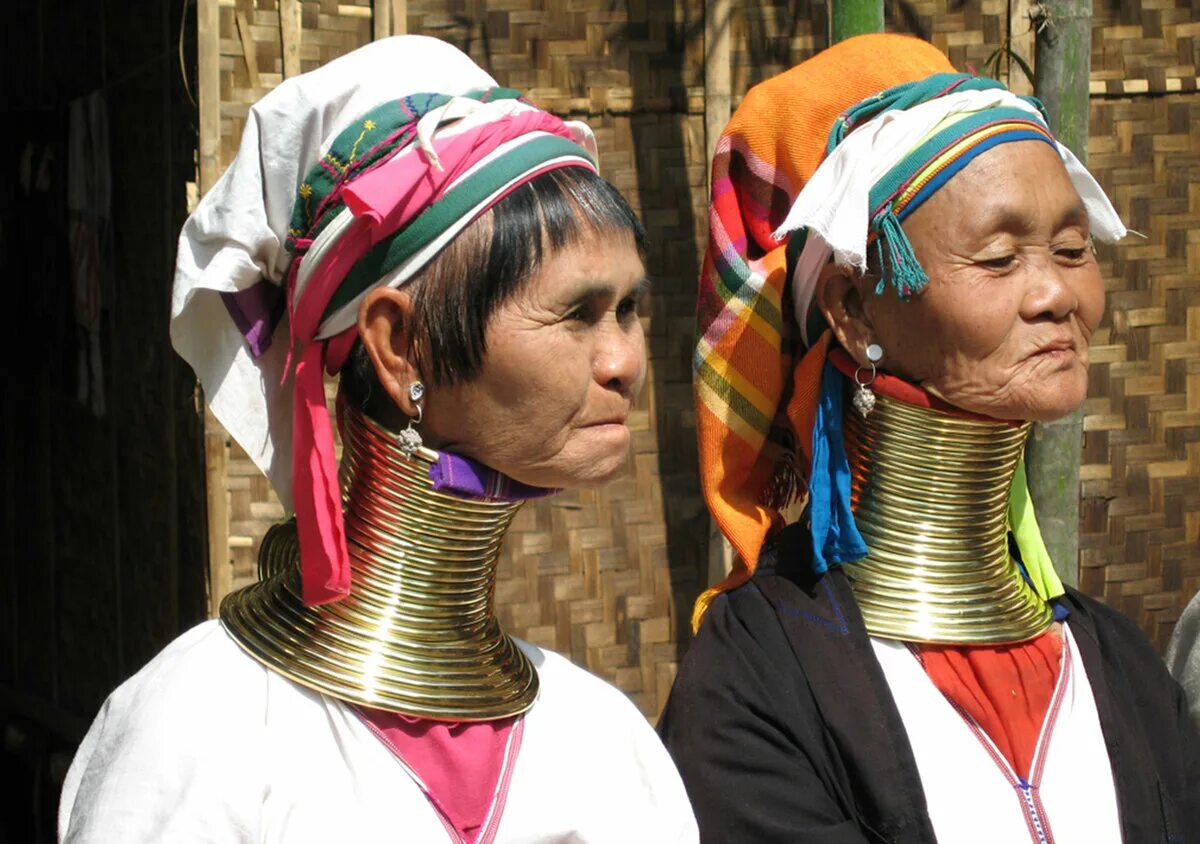 Племя с кольцами на шее фото Жертвы красоты или 6 странных обычаев разных стран Бризмаркет.ру Дзен