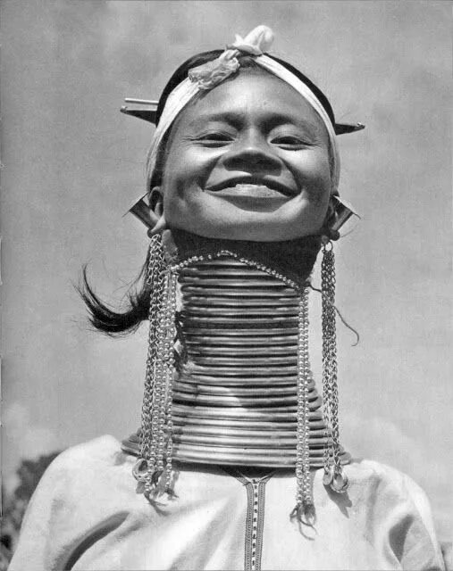 Племя с кольцами на шее фото Kayan People - Amazing Vintage Portraits of Padaung Women in the 1950s Vintage p