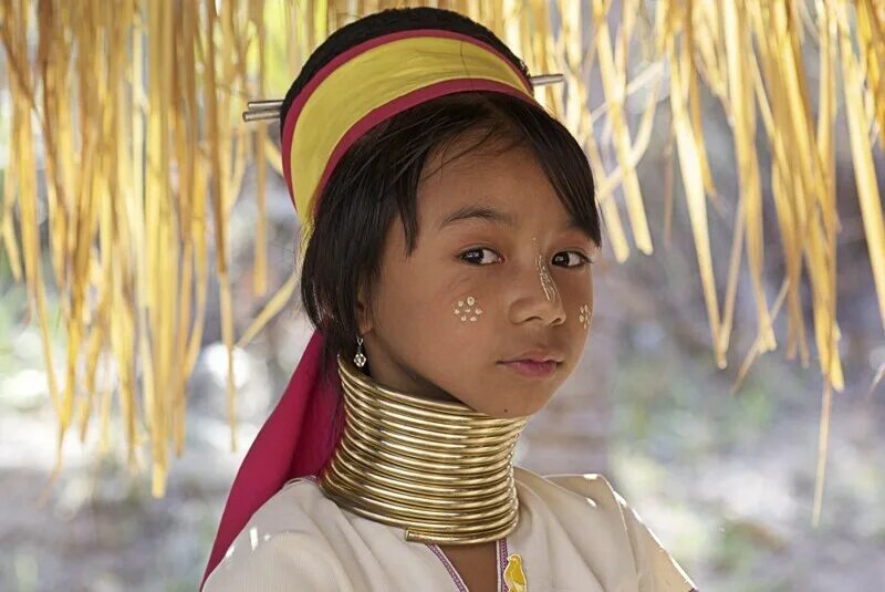 Племя женщины с кольцами на шее фото 13 диких тенденций со всего света, которые когда-то диктовала мода