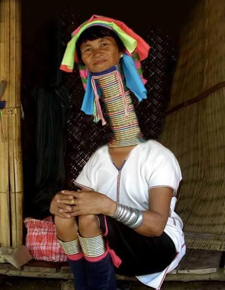 Племя женщины с кольцами на шее фото Tập tin:Một người phụ nữ người Kayan.jpg - Wikipedia tiếng Việt