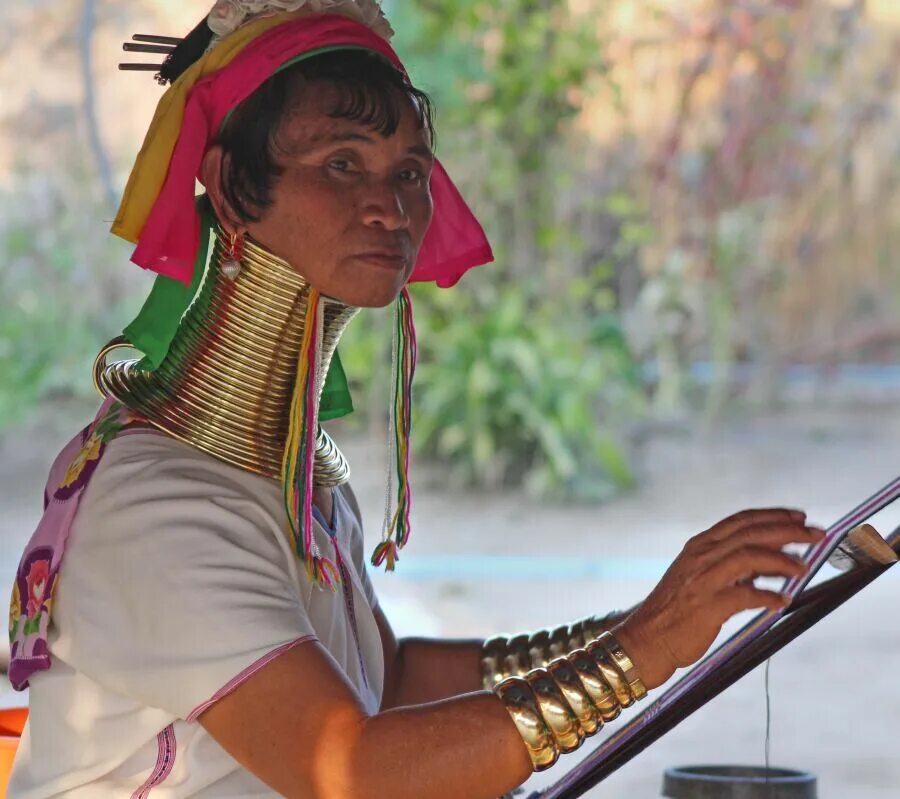 Племя женщины с кольцами на шее фото Canon EF75-300mm f/4-5.6 sample photo - FBPeB6gHmx - ExploreCams