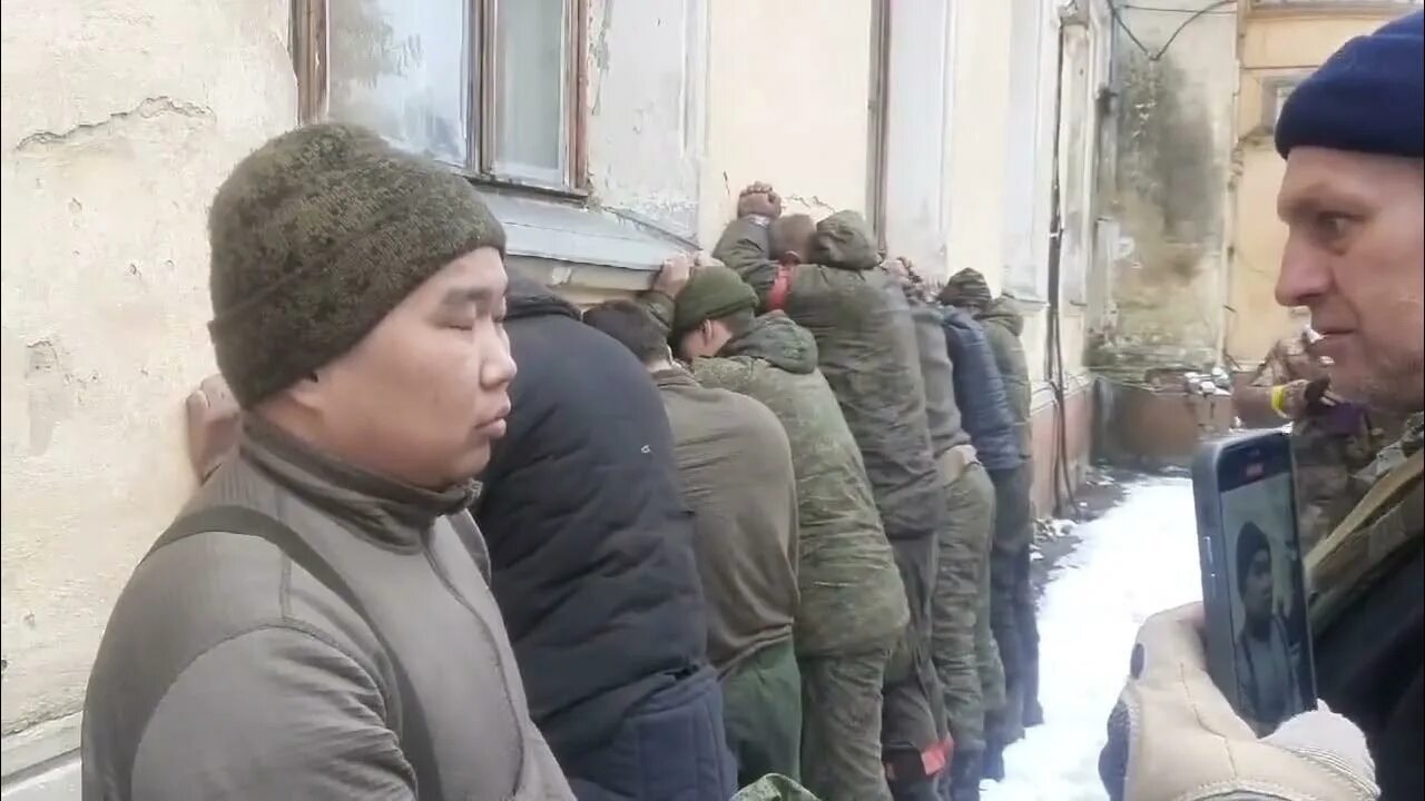 Пленные курск фото Пачка русских пленных под Сумами. Скажи "паляниця" - YouTube