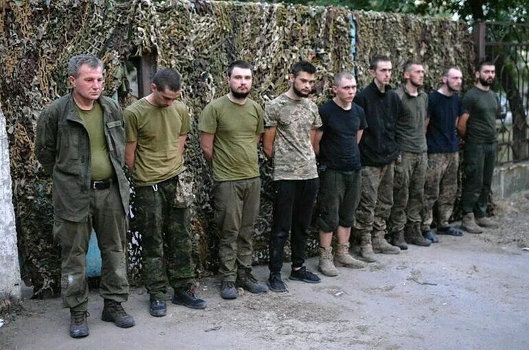 Пленные российские солдаты на украине фото В ЛНР сообщили о массовой сдаче в плен бойцов ВСУ под Лисичанском и Северодонецк