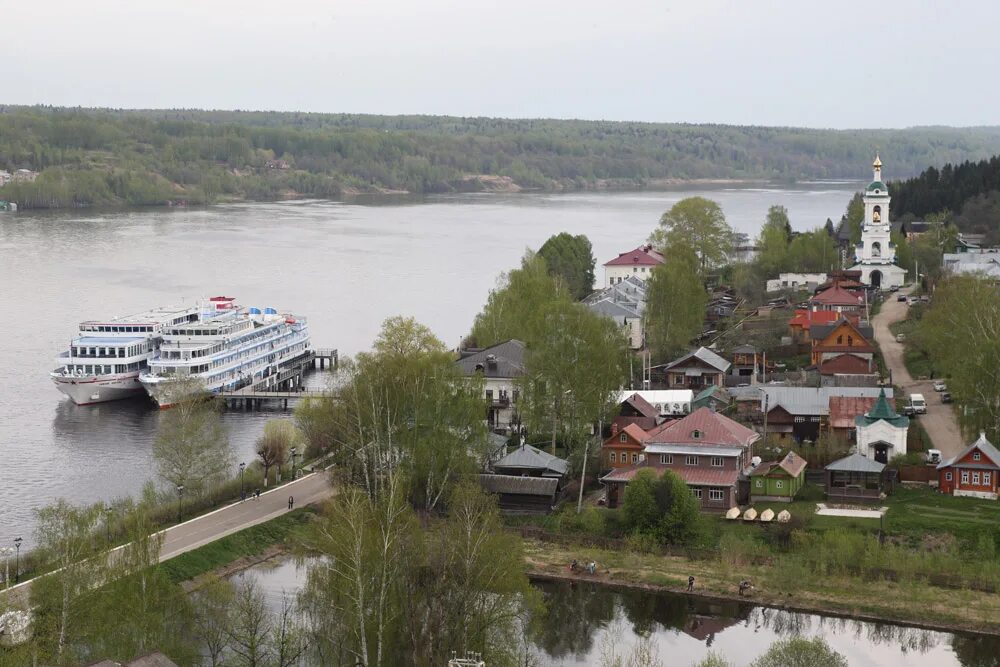 Плес на реке фото Более трети москвичей променяли долгий отпуск на короткие поездки по России - Ро