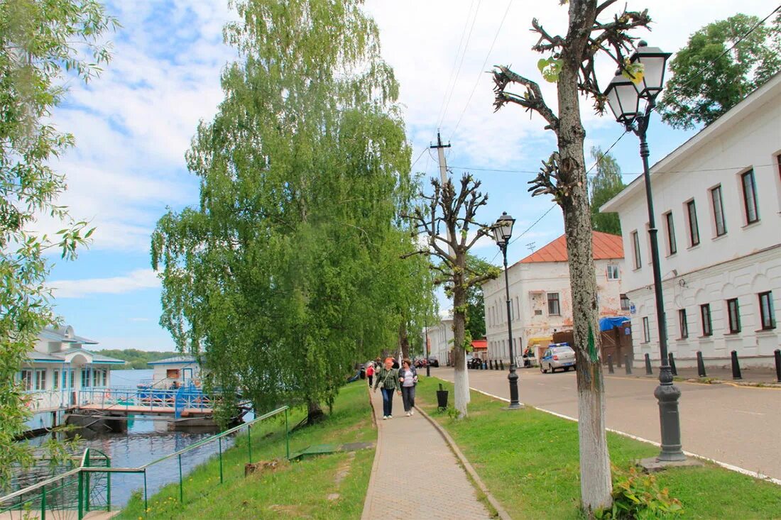 Плес набережная фото В рамках "Ночи музеев" в Плёсе прошла городская экскурсия "Арт-ПоводОК"