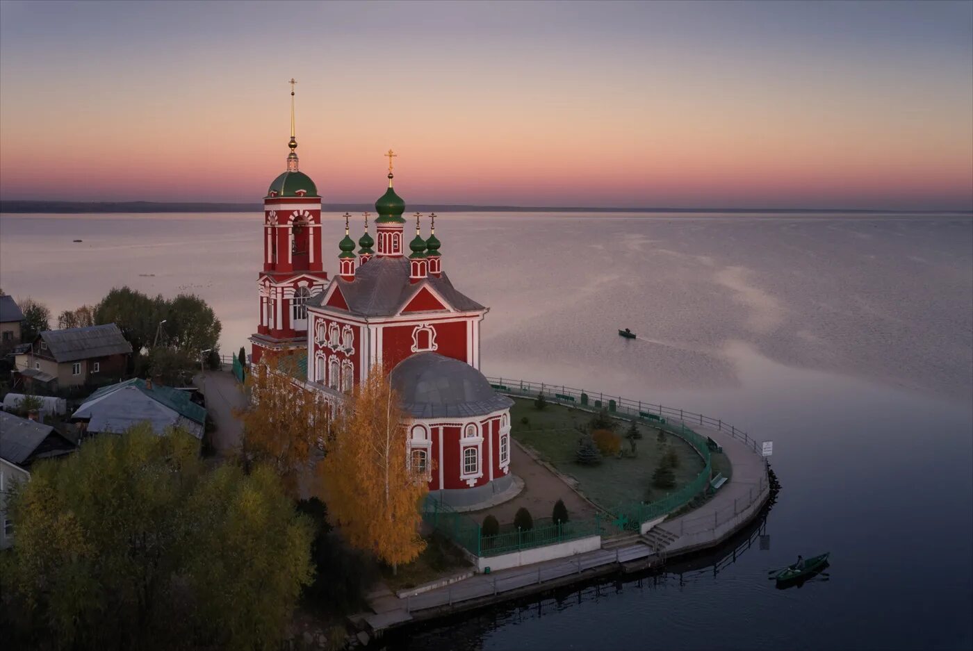 Плещеево озеро ярославская область фото Рыбачье утро в слободе. / Храм Сорока мучеников в ПереславлеЗалесском