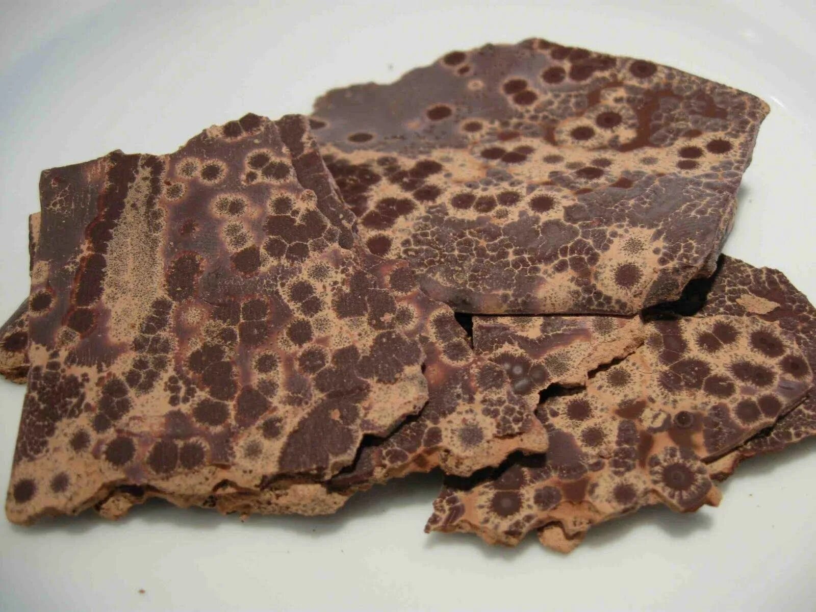 Плесень на шоколаде фото Food Safety Info from AEON site Chocolate, Chocolate treats, How to temper choco