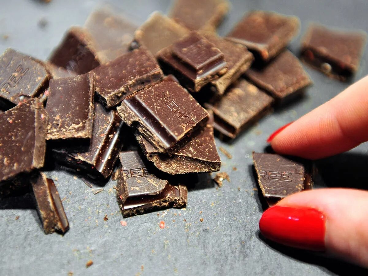 Плесень на шоколаде фото Two chocolate bars a day 'reduce risks of heart disease and stroke' The Independ