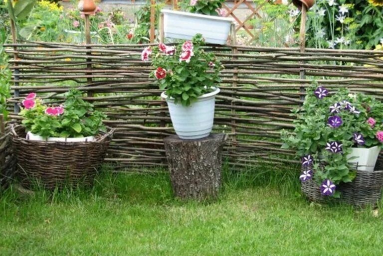 Плетень своими руками для декора 5d52dd Garden, Backyard fences, Little garden