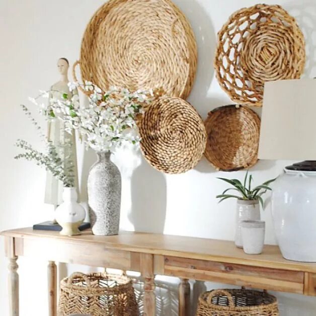 Плетеная стена в интерьере Spring entryway in a cinch!. Create a blooming entryway to greet your guests dur