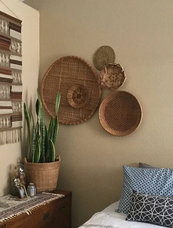 Плетеная стена в интерьере Pin by Amy Biagini on Desirable Design Baskets on wall, Basket wall decor, Round