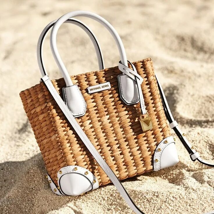 Плетеная сумка тренд Michael Kors on Instagram: "Our Malibu crossbody makes days in the sand a little