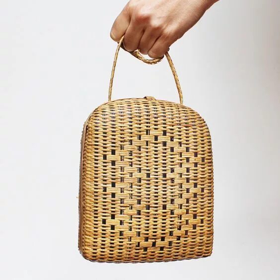 Плетеная сумка тренд Pin on tığ Wicker bags, Fun bags, Purses and bags