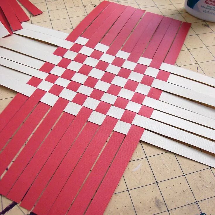 Плетение из бумаги фото How To: Basket Weaving Paper basket weaving, Paper basket, Basket weaving diy