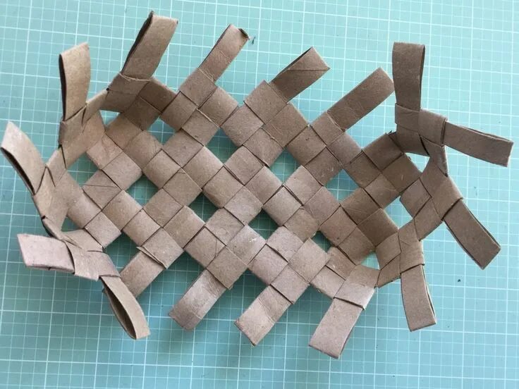 Плетение из бумаги фото Tote Bag Made Out of Toilet Paper Rolls Toilet paper roll, Toilet paper crafts, 