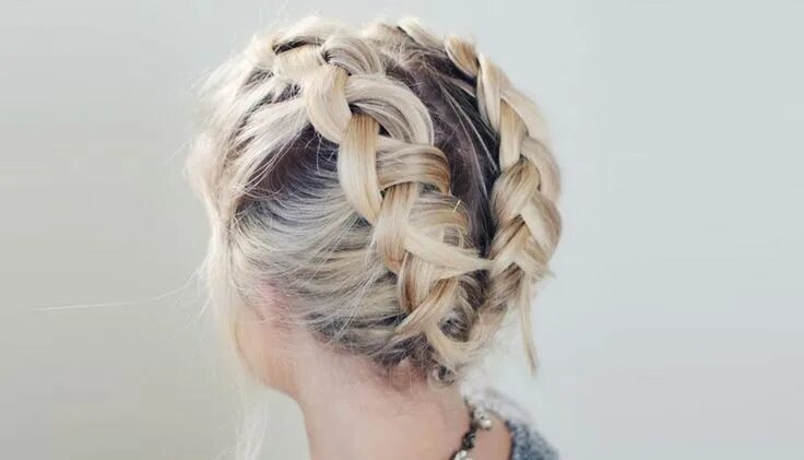 Плетение коротких волос фото MODE Vanity Fair Short hair tutorial, Braids for short hair, Short hairdos
