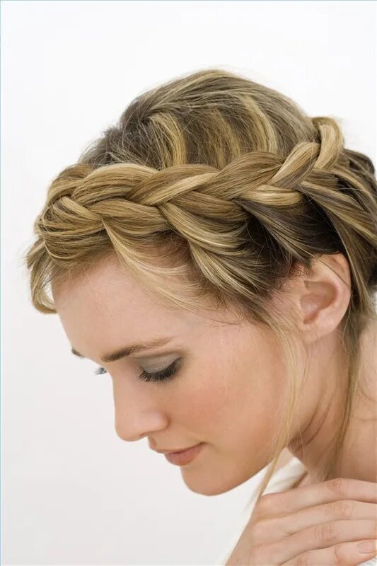 Плетение косичек на короткие волосы фото french braid Short hair updo, Simple prom hair, Hair styles