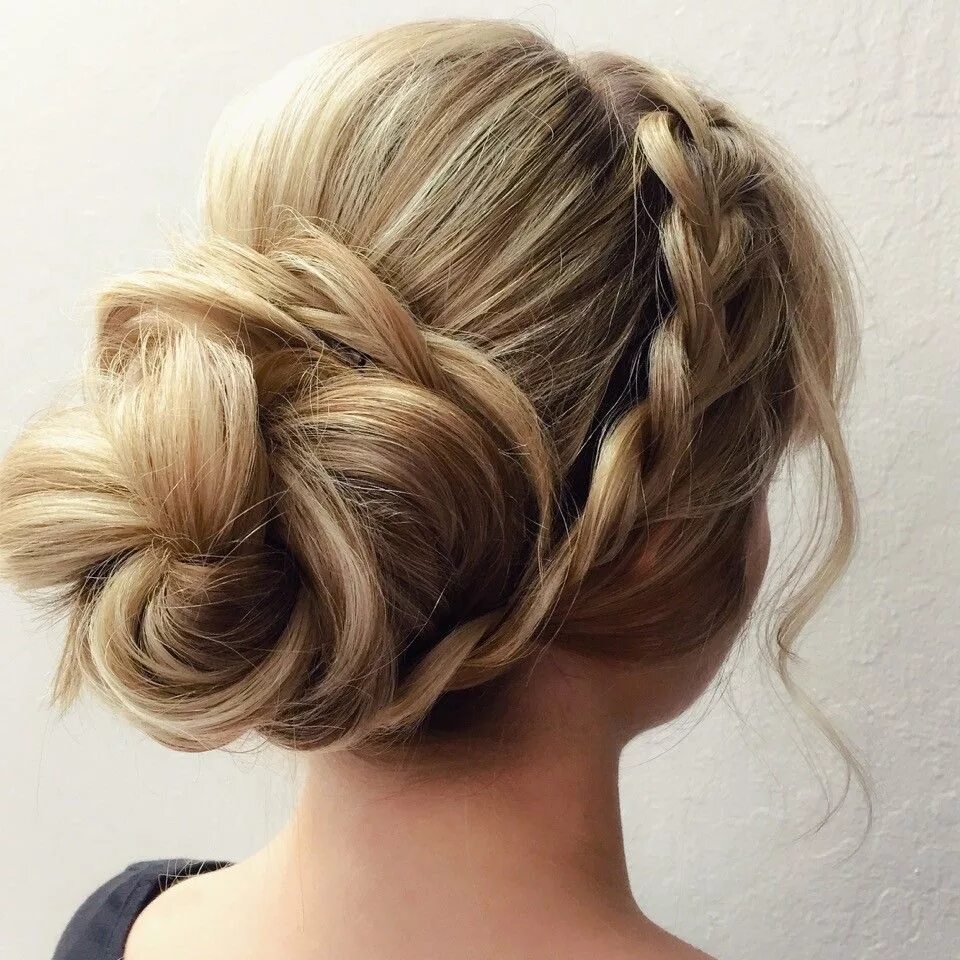 Плетение волос прически GoPro How-To Video: Lala's Updos' Braided Flower Updo Long hair styles, Curly ha