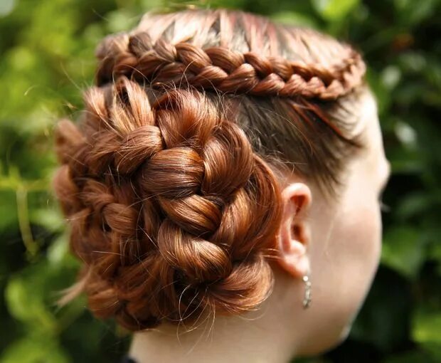 Плетения фото волосы How to Do a Dutch Flower Braid Flower braids, Dutch flower braid, Hair styles