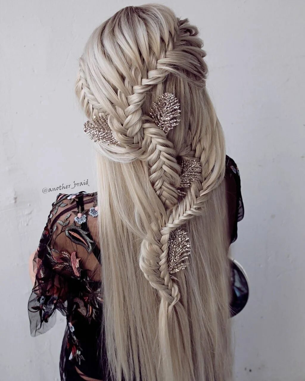 Плетеные прически на длинные волосы Fishtail braids half ups Hair styles, Long hair styles, Hair color