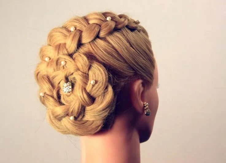 Плетеные прически на длинные волосы Прическа с плетением на длинные волосы. Hairstyle for long hair Уроки по укладке