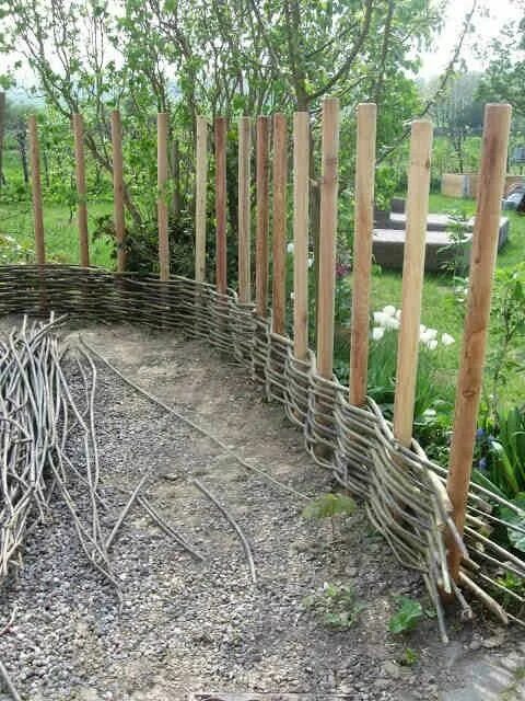 Плетеные заборы своими руками фото Pin van Alina Migalina op забор Tuin, Tuinomheining, Tuin ideeën