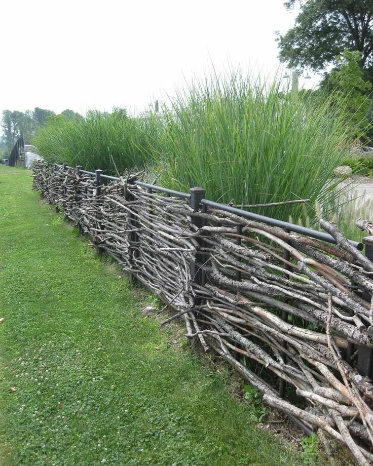 Плетеный забор из веток фото Cheap And Easy Tricks: Lattice Fence Topper small fence metal.Picket Fence Templ